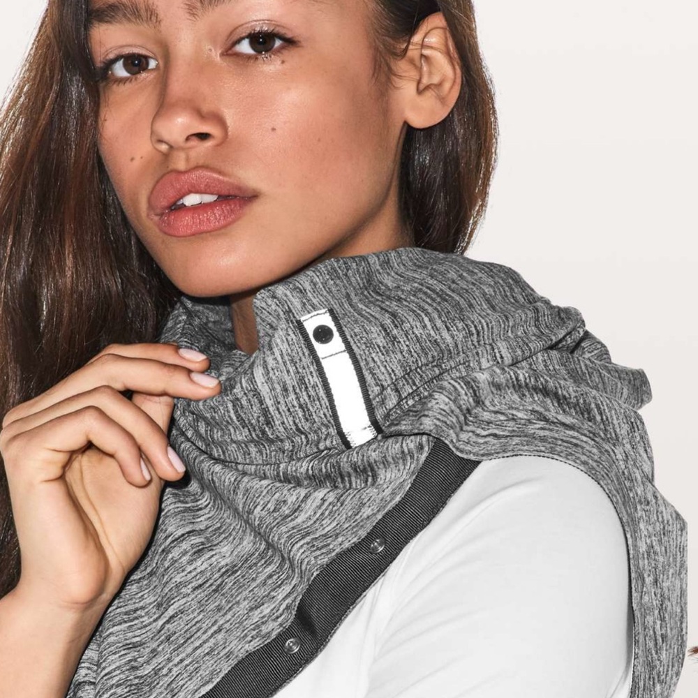 Lululemon Vinyasa Rulu scarf